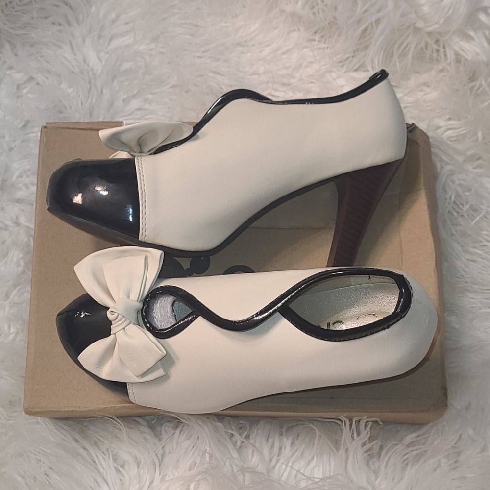 CRAB LEATHER HIGH HEELS CREAM BLACK SZ 38 NIB